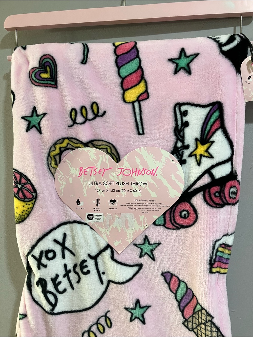 Betsey Johnson  Plush Plush Throw 50 x 60 - Picture 2 of 3